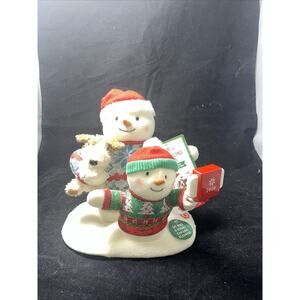 Hallmark - 2020 Cozy Christmas Selfie - Singing, Animated Snowman Family - New